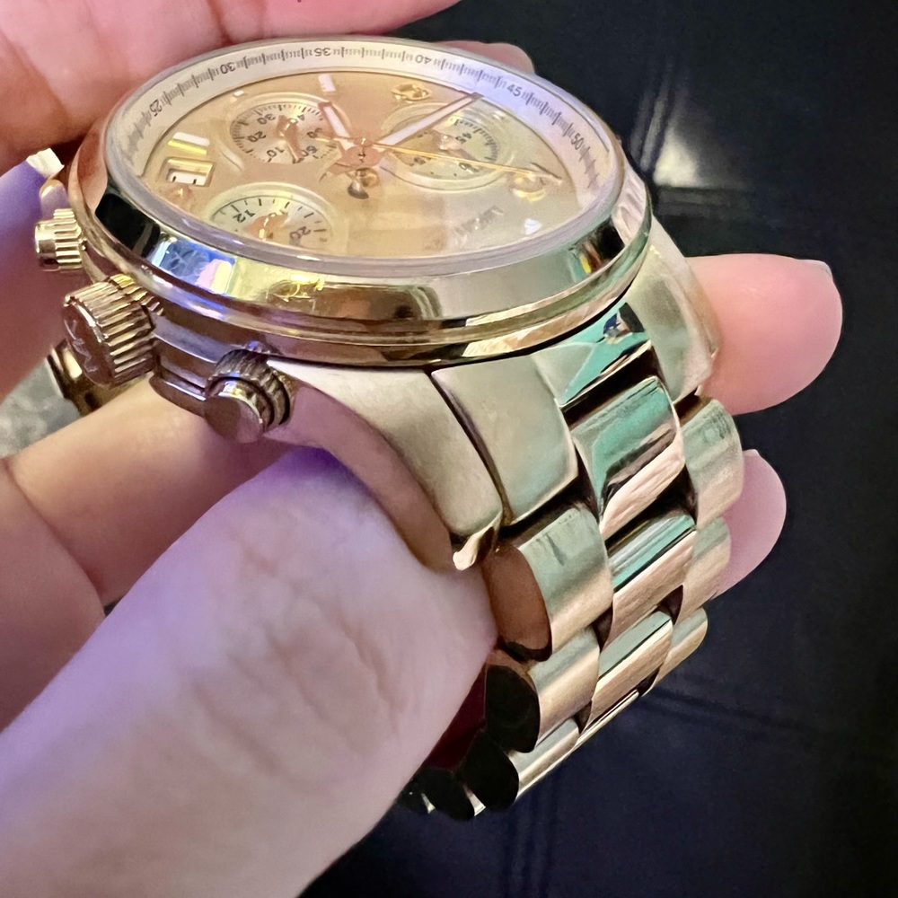 Preowned Michael Kors women watch gold tone ⭐️⭐️⭐️ - Picture 4 of 11